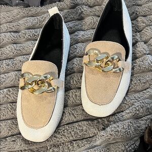 Elegant White and Tan Loafers with Gold Chain